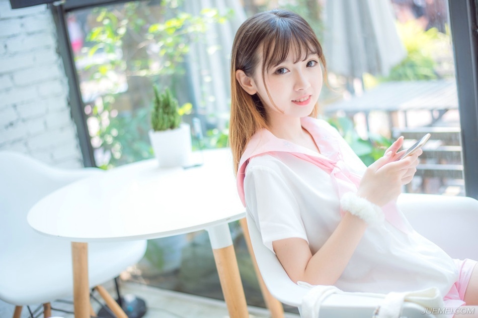 “这……”张任愕然，茫然的看向雄阔海手中的将印，一时间有些不知所措。